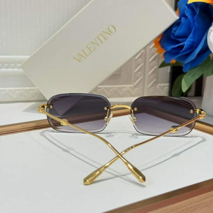Picture of Valentino Sunglasses _SKUfw71187045fw
